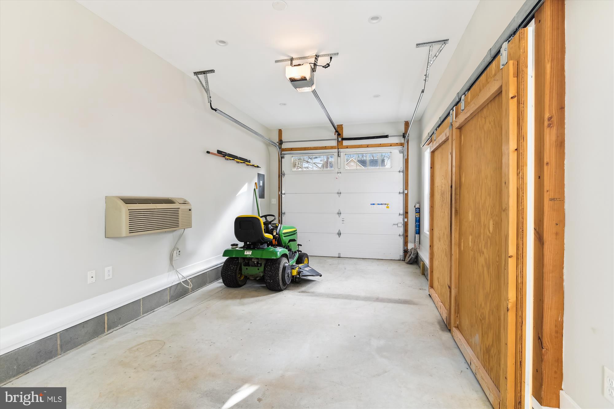 HILLSMERE SHORES - Residential