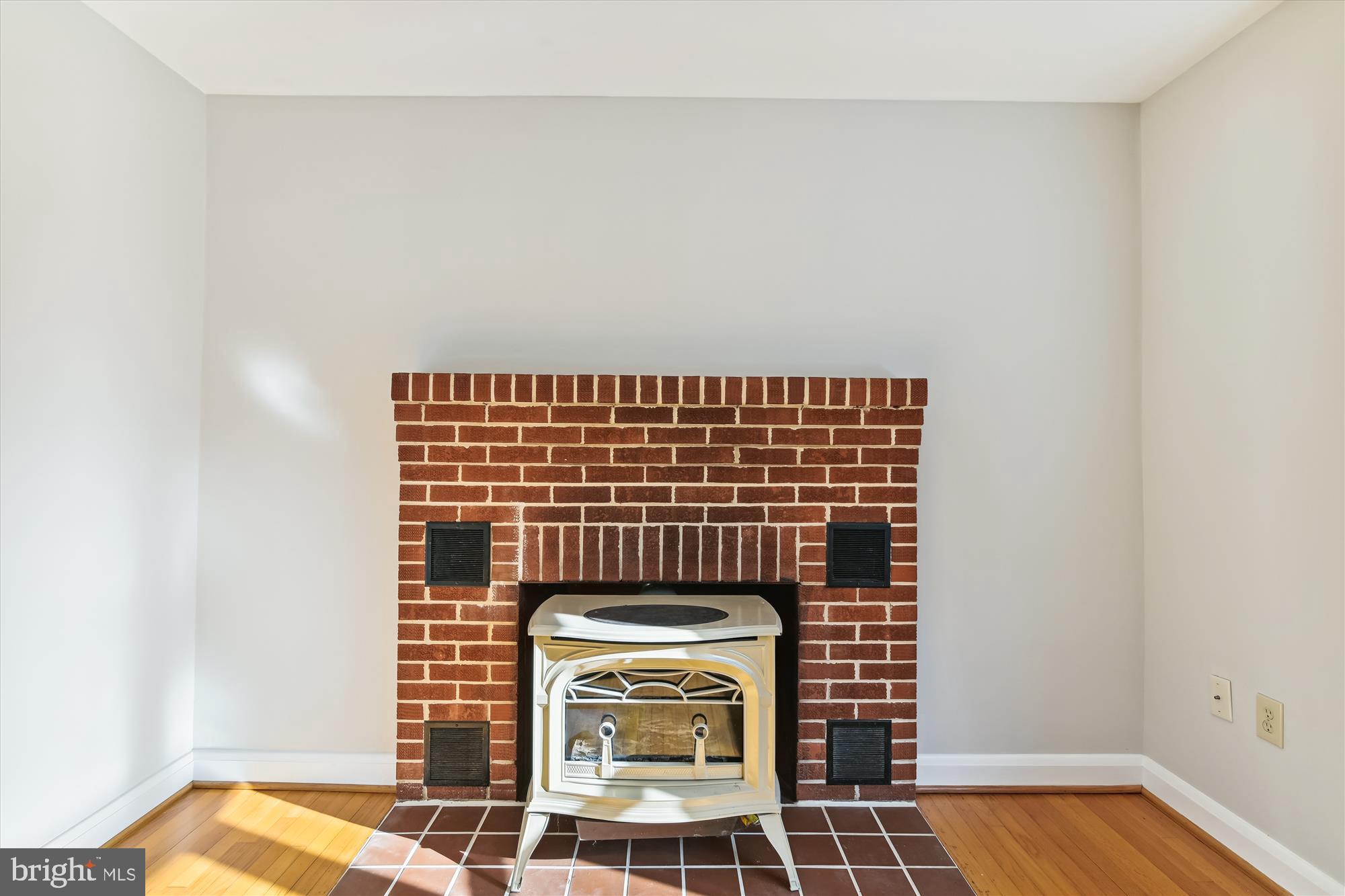 HILLSMERE SHORES - Residential