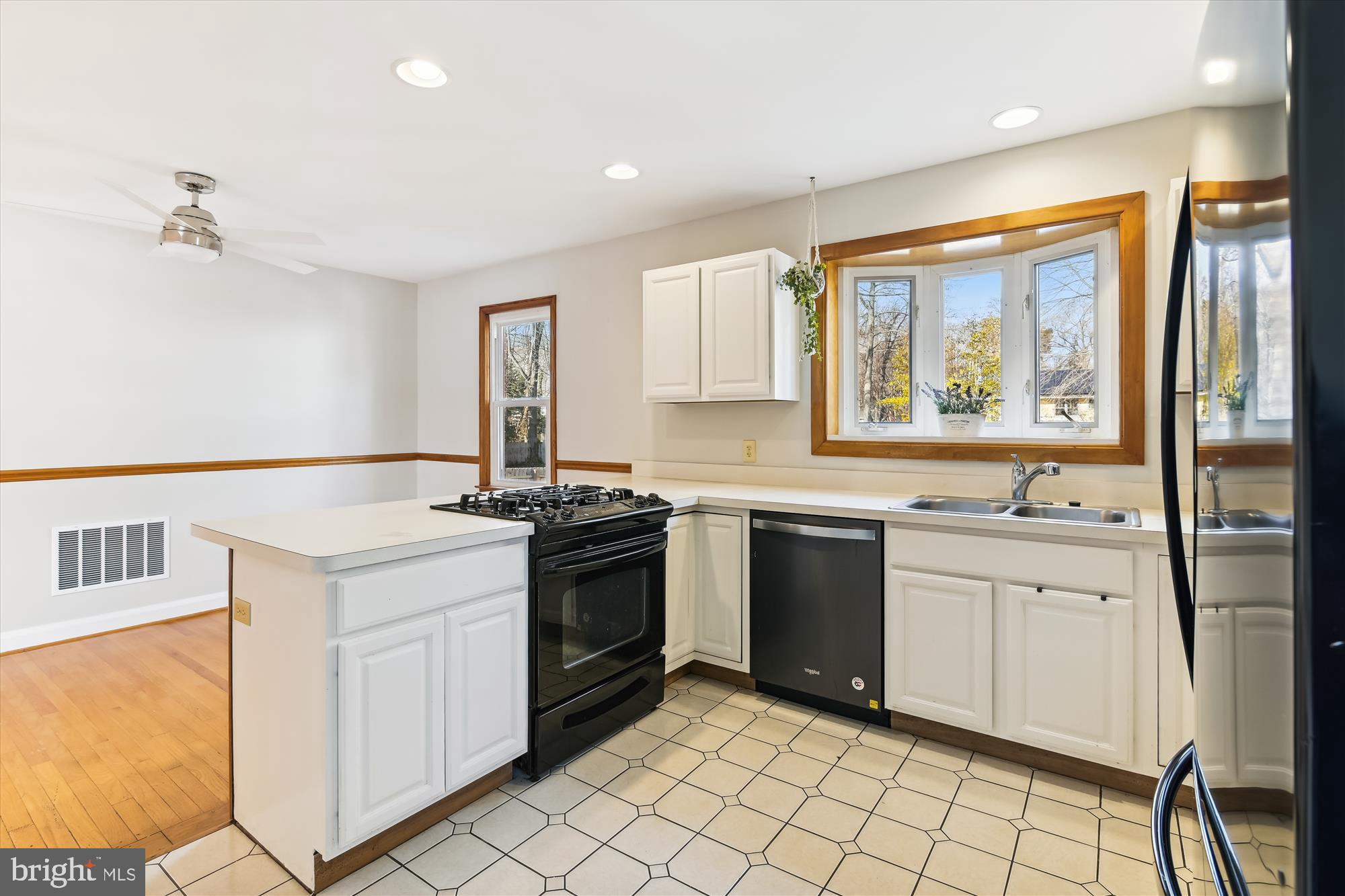 HILLSMERE SHORES - Residential