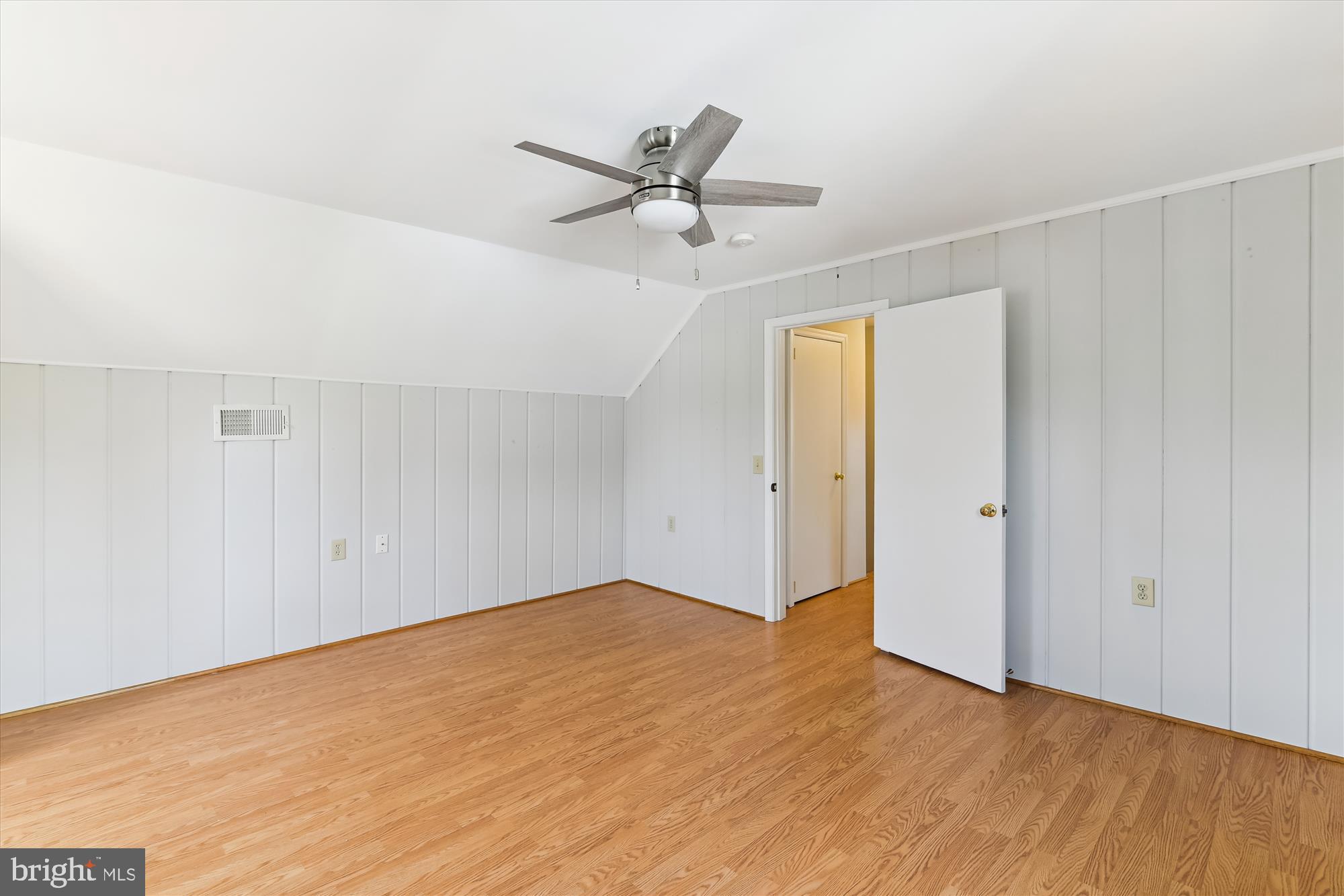 HILLSMERE SHORES - Residential