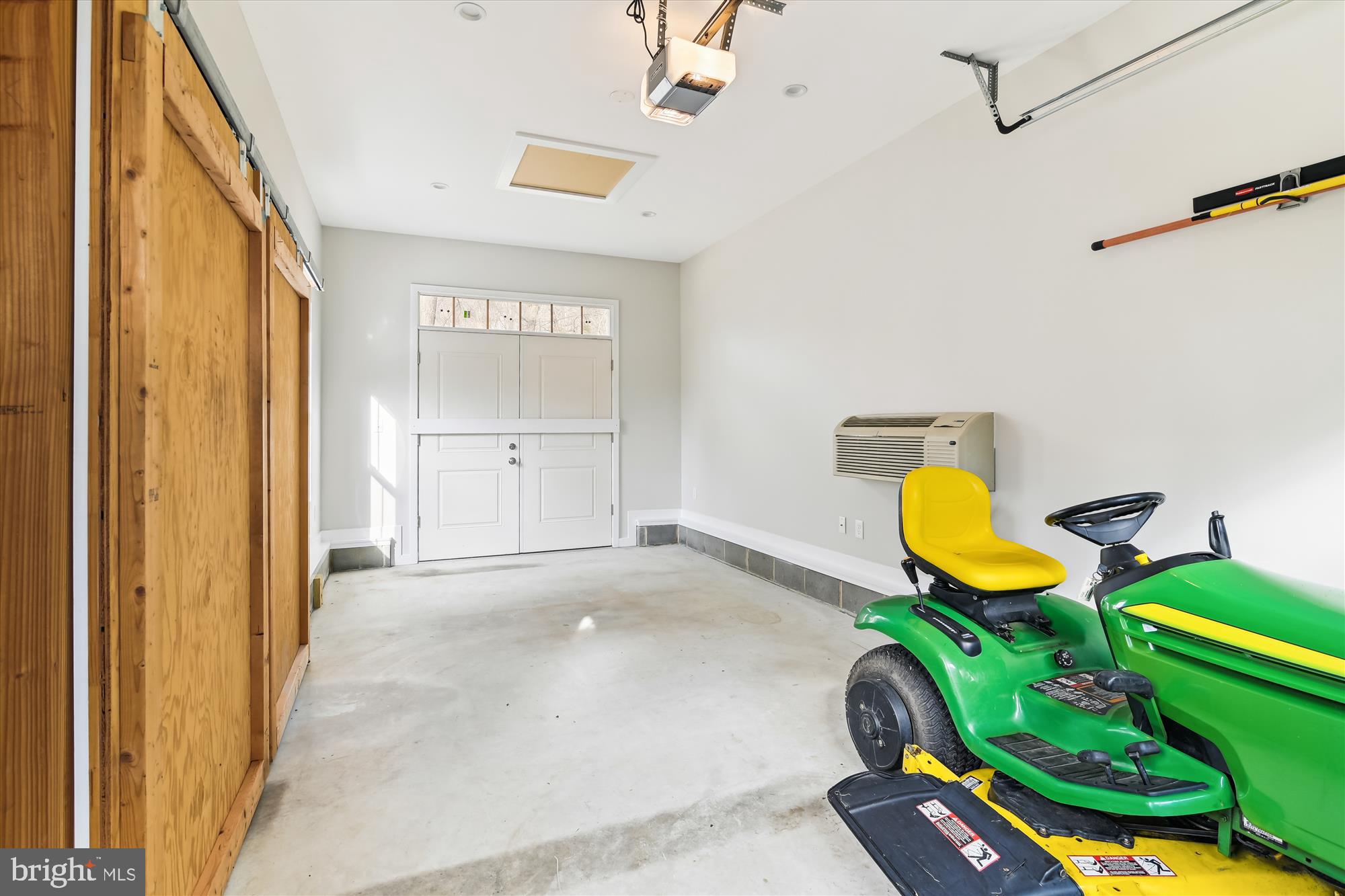 HILLSMERE SHORES - Residential