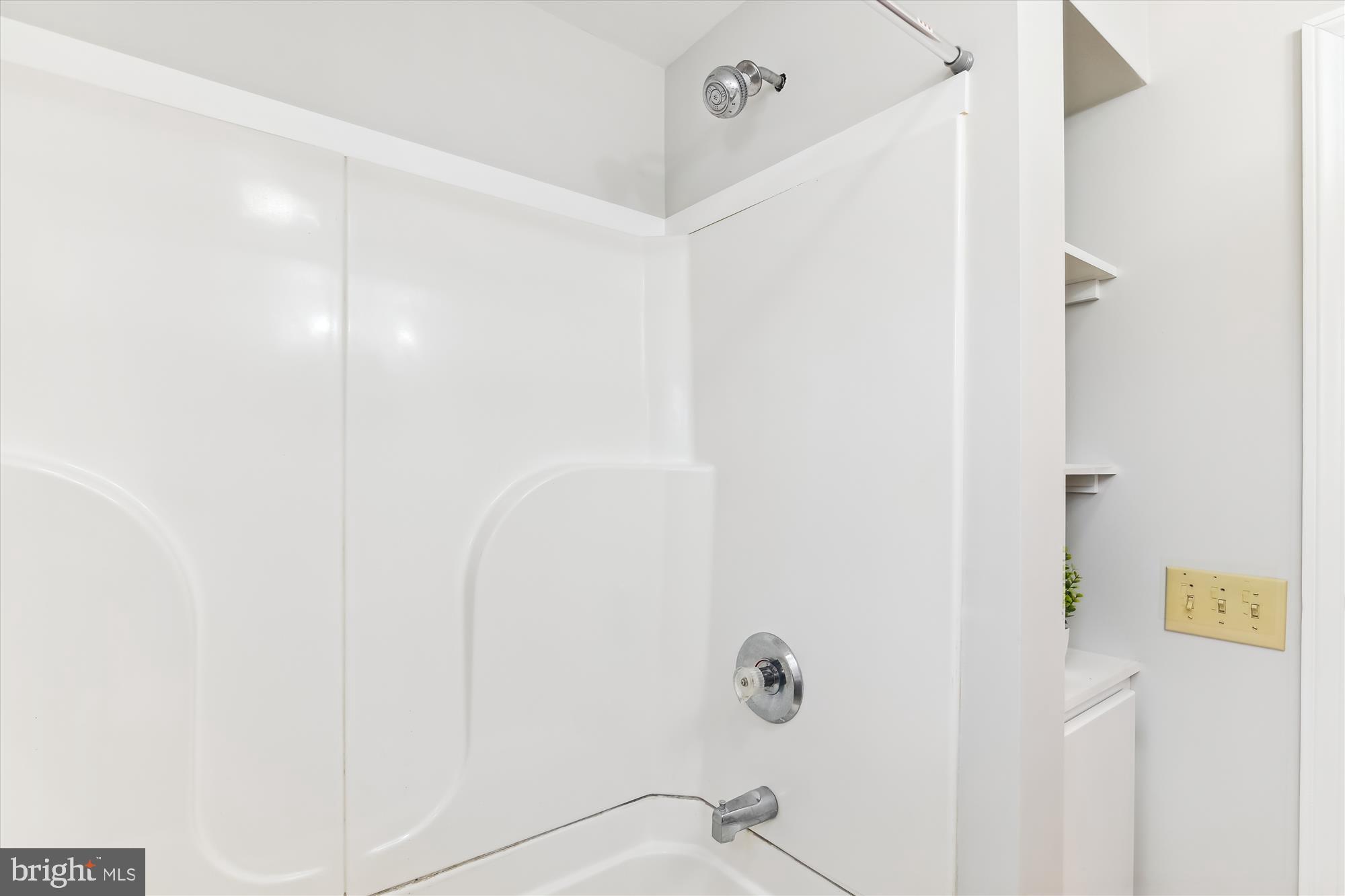 HILLSMERE SHORES - Residential