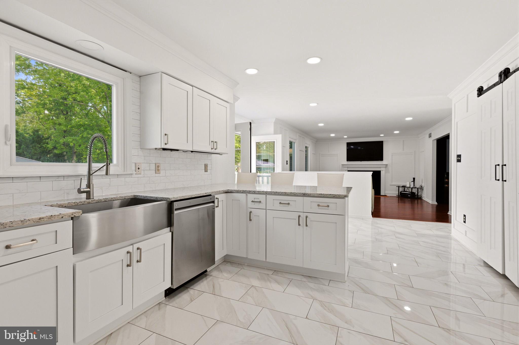 1405 SWAN LANE