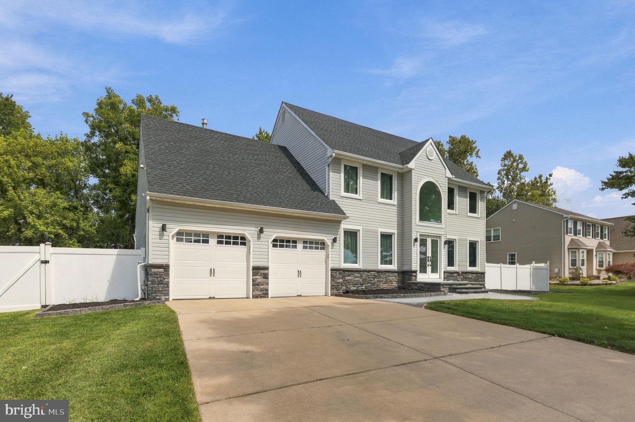 1405 SWAN LANE