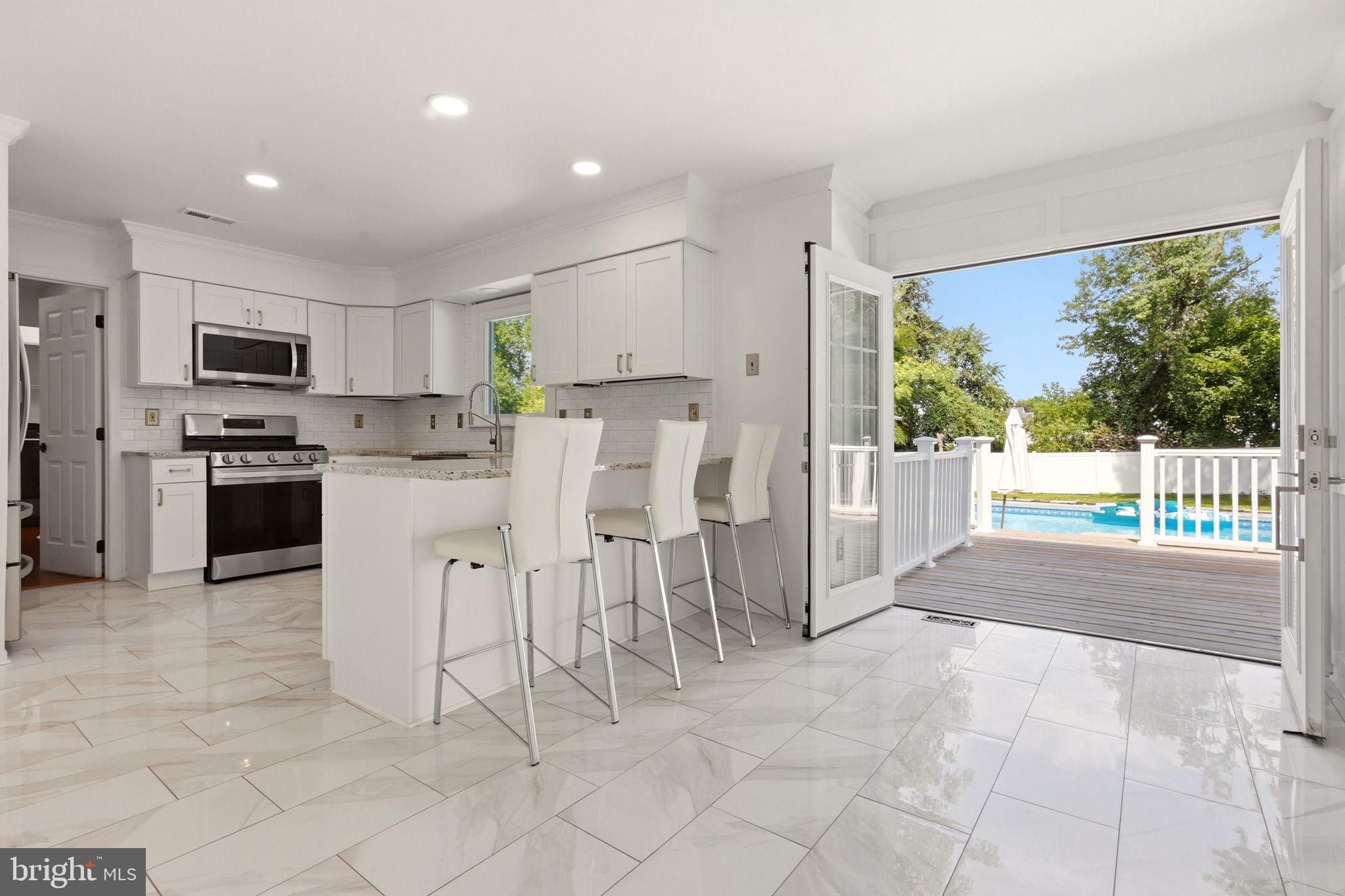 1405 SWAN LANE