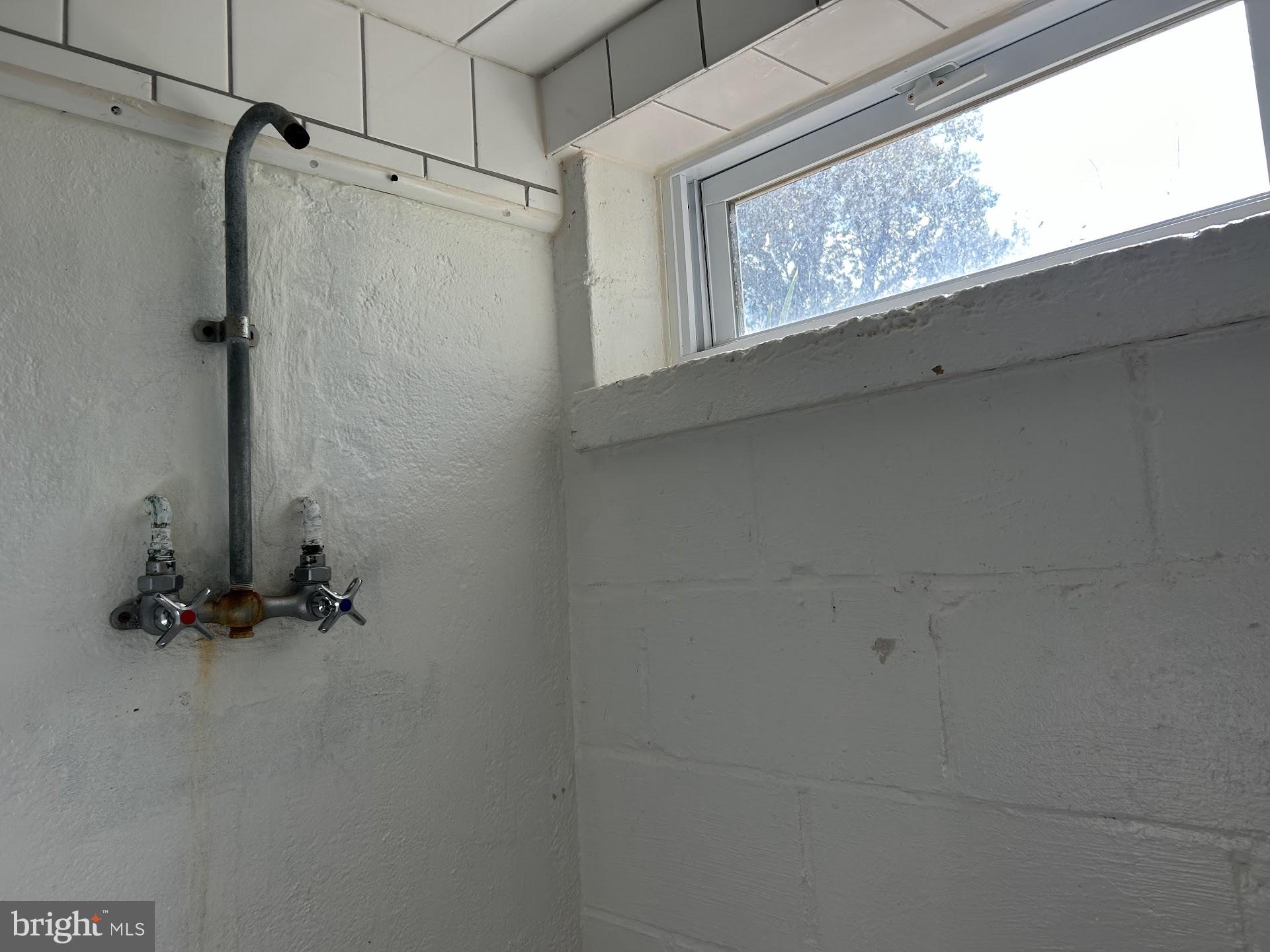 CATONSVILLE MANOR - Residential