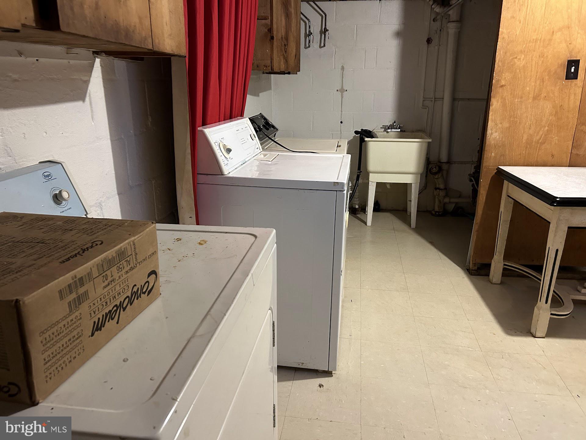 CATONSVILLE MANOR - Residential