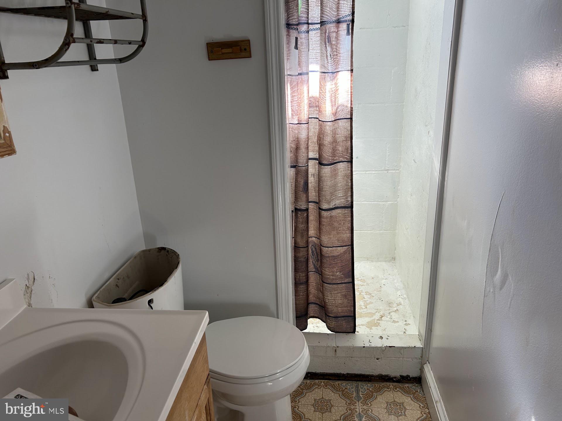 CATONSVILLE MANOR - Residential