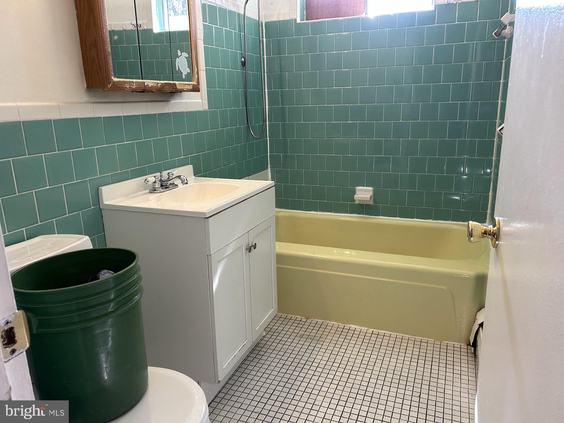 CATONSVILLE MANOR - Residential