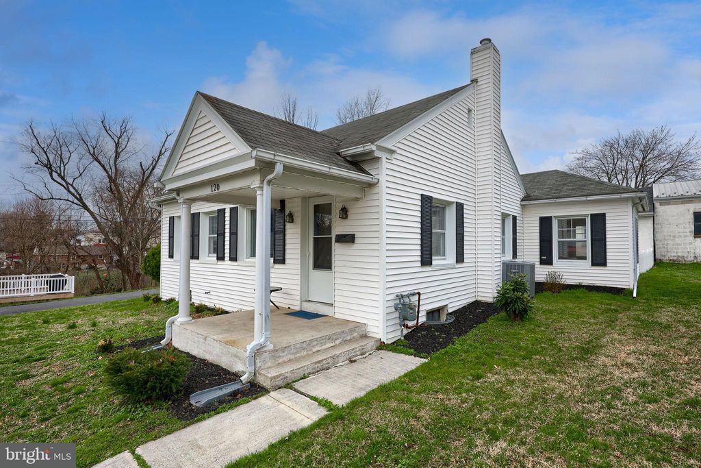 Photo of 120 N Locust Street, ELIZABETHTOWN, PA 17022 (MLS # PALA2085030)
