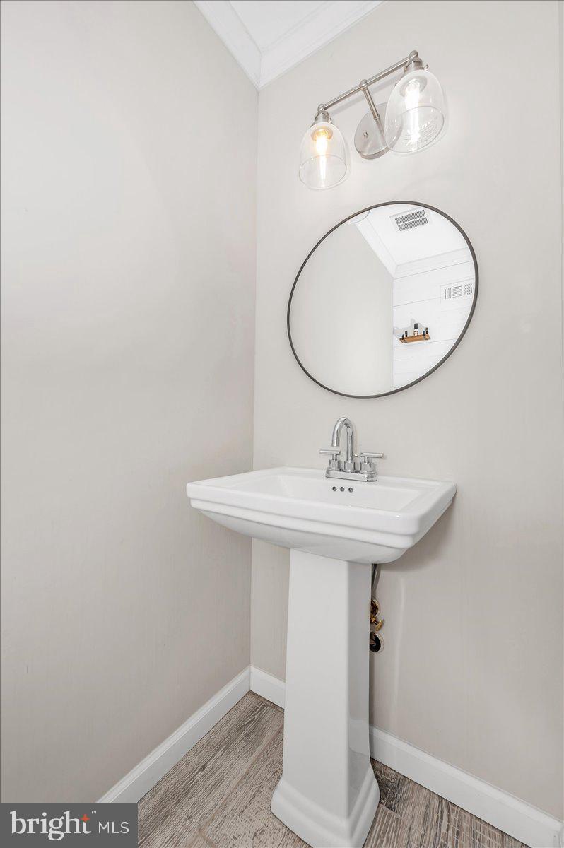 SHADY GROVE VILLAGE - Residential Lease