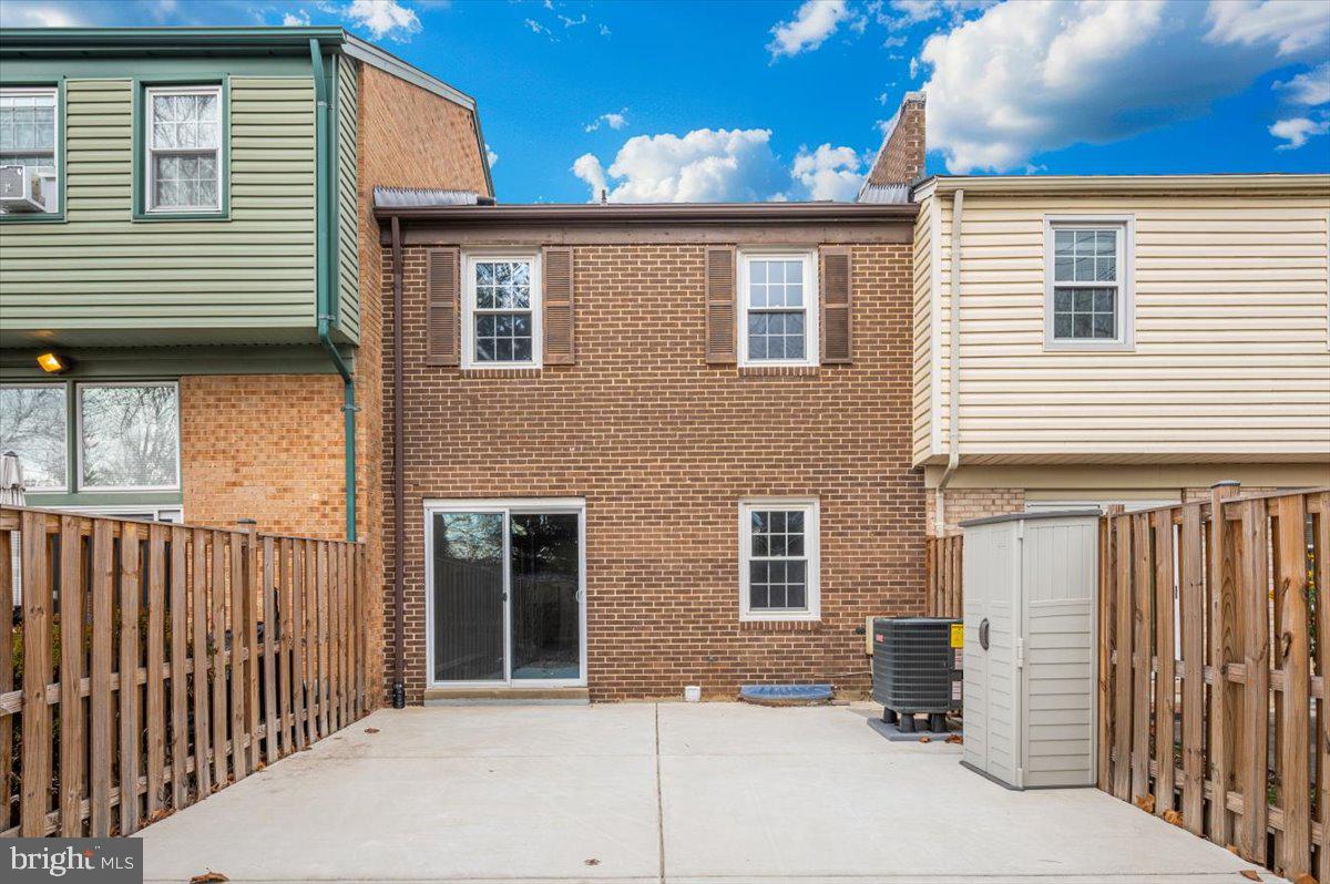 SHADY GROVE VILLAGE - Residential Lease