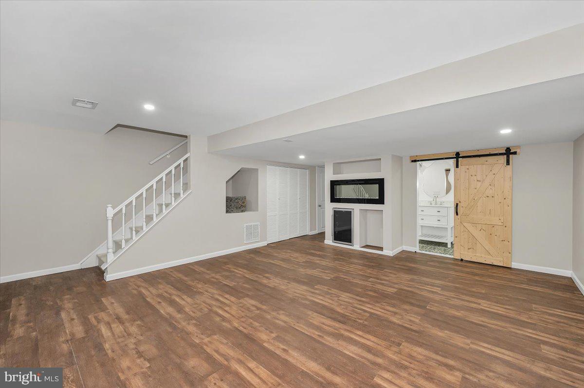 SHADY GROVE VILLAGE - Residential Lease