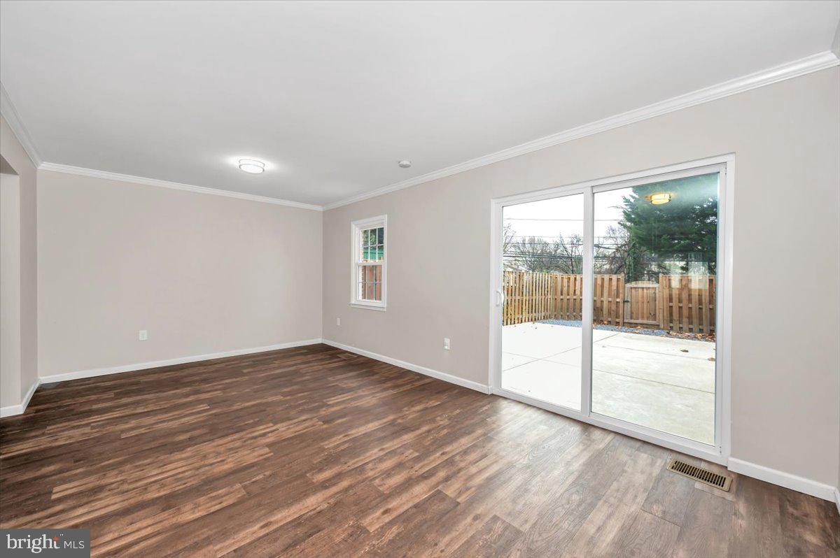 SHADY GROVE VILLAGE - Residential Lease