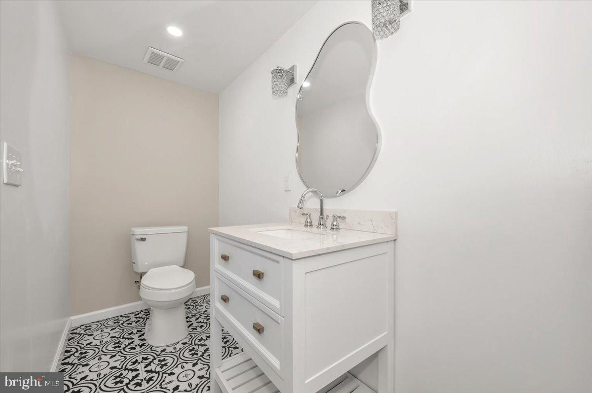 SHADY GROVE VILLAGE - Residential Lease