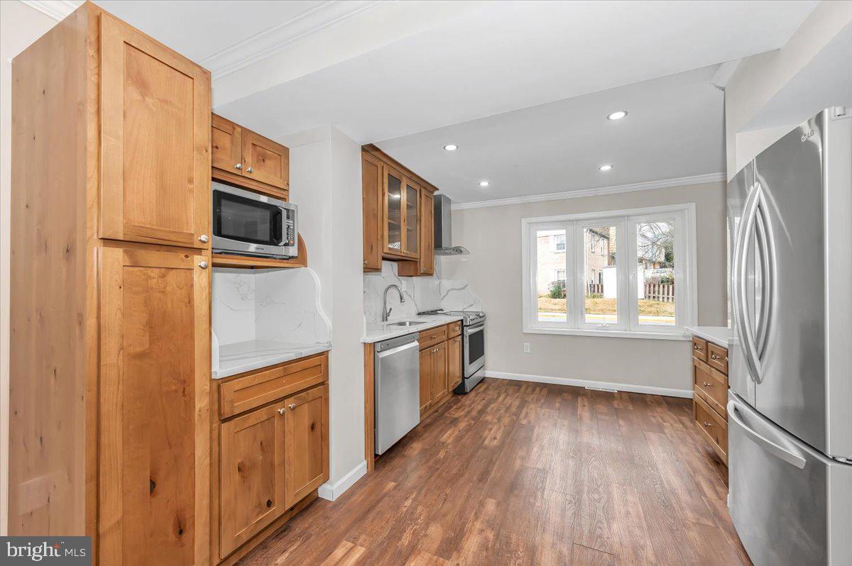 SHADY GROVE VILLAGE - Residential Lease