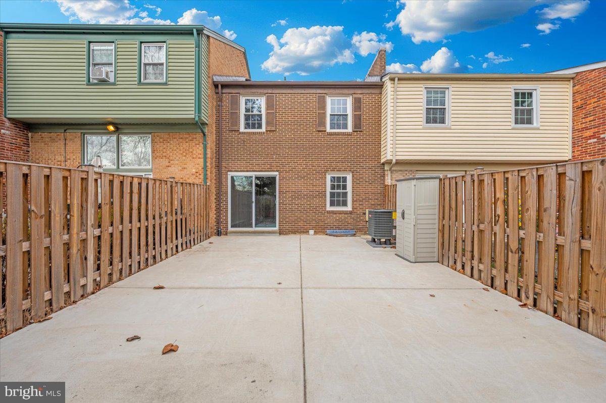 SHADY GROVE VILLAGE - Residential Lease