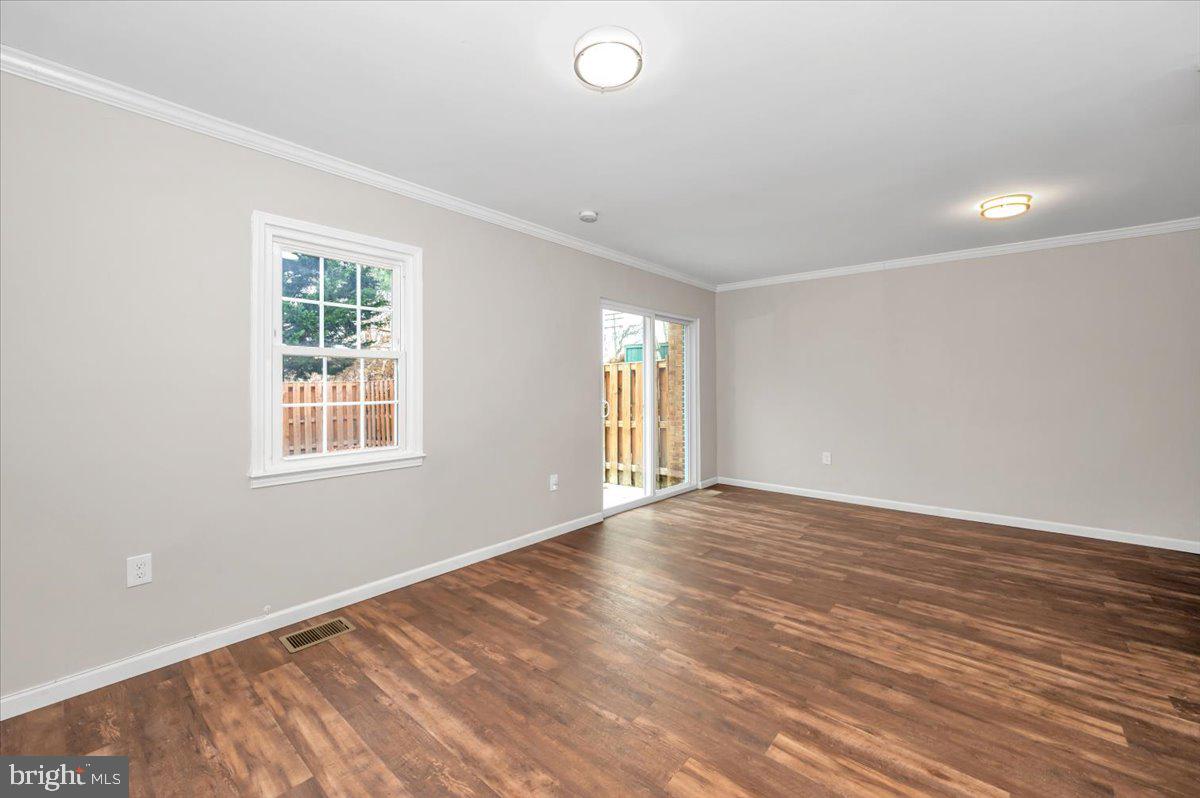 SHADY GROVE VILLAGE - Residential Lease