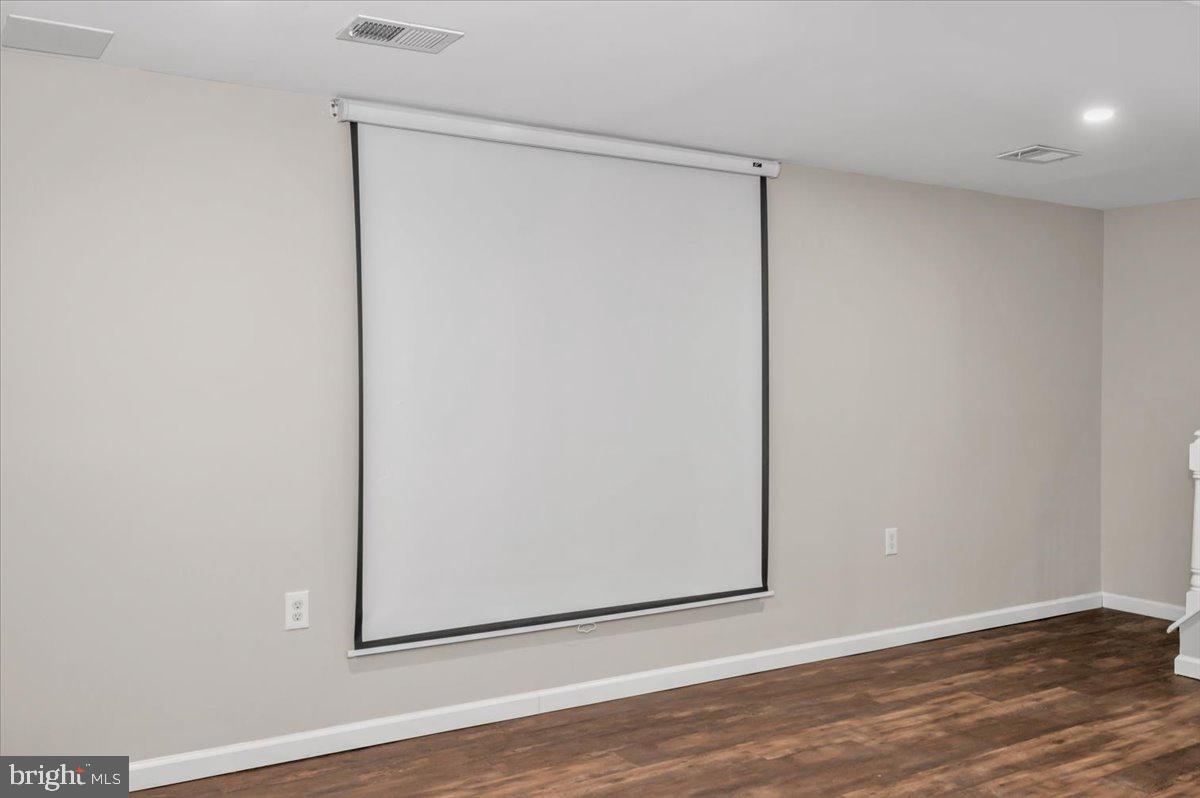 SHADY GROVE VILLAGE - Residential Lease