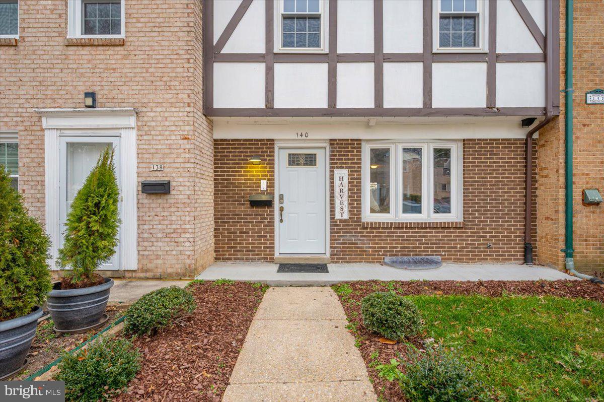 SHADY GROVE VILLAGE - Residential Lease