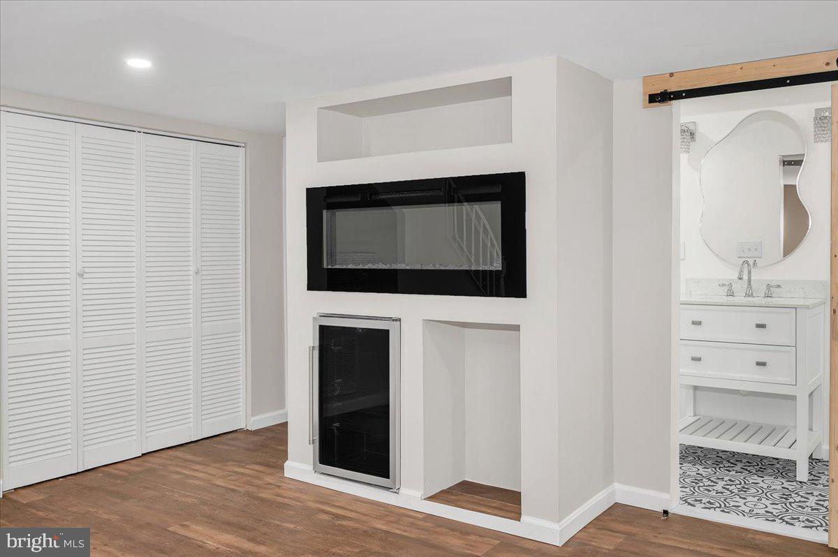 SHADY GROVE VILLAGE - Residential Lease