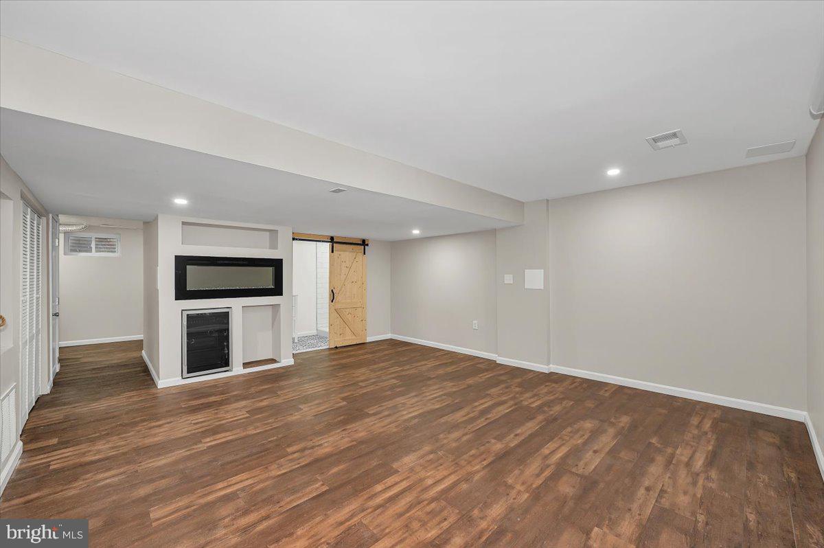 SHADY GROVE VILLAGE - Residential Lease