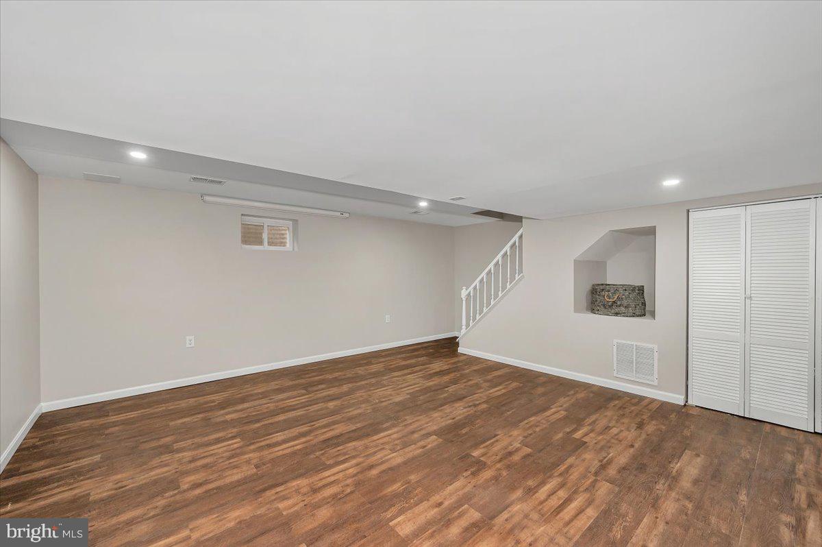 SHADY GROVE VILLAGE - Residential Lease