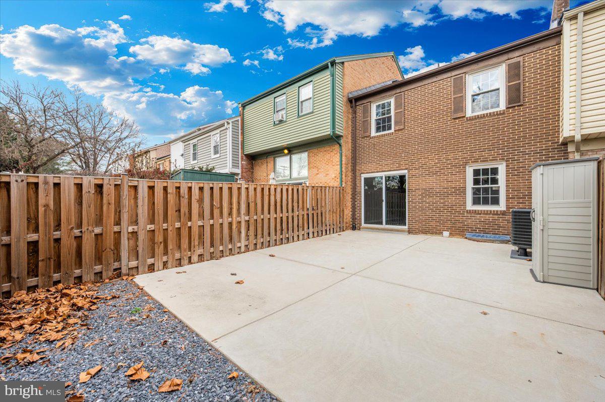 SHADY GROVE VILLAGE - Residential Lease