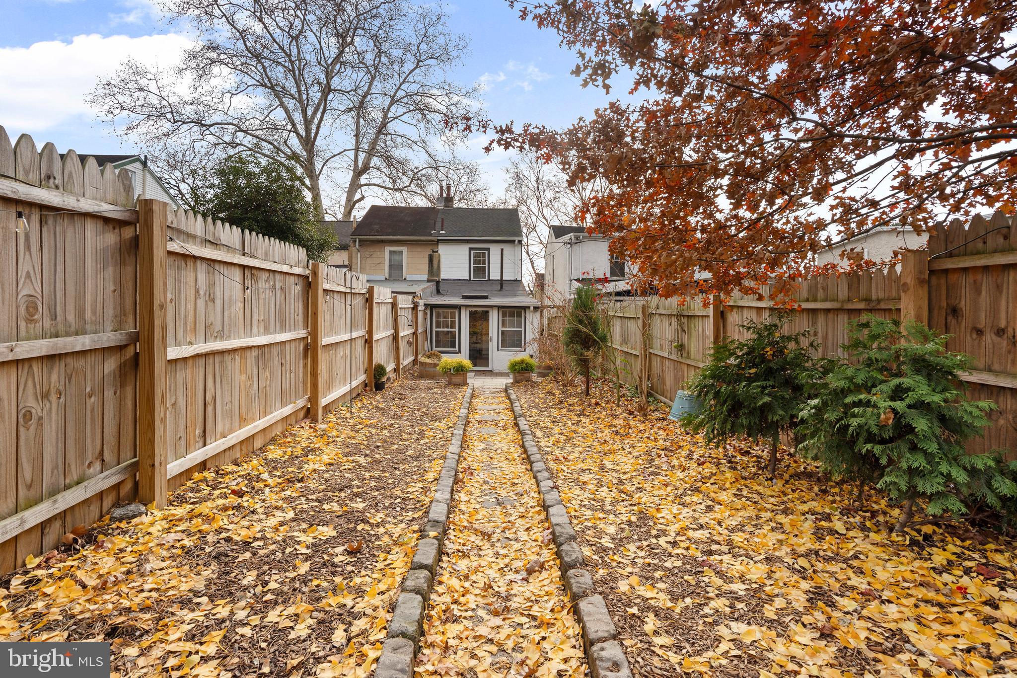 BLUE BELL HILL - Residential