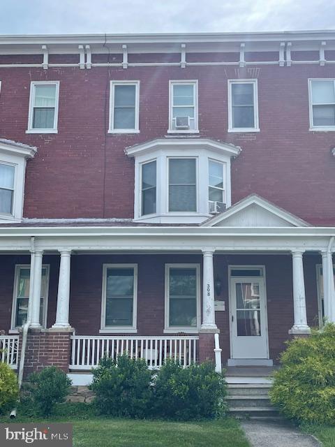 Wonderful 4 bedroom, 2 1/2 bath brick townhouse on Stratton St. in the Borough of Gettysburg. Fully updated kitchen with granite countertops, stainless steel appliances and a large island with seating as well.
First floor laundry available. Covered front porch to relax on overlooking a grassy lawn out front. 2 rear parking spaces as well as on street. Year lease, no smoking, no pets. Credit above 650 required. Located near and walkable to the Gettysburg College, Downtown, and the Battlefield. Great opportunity and a must see!