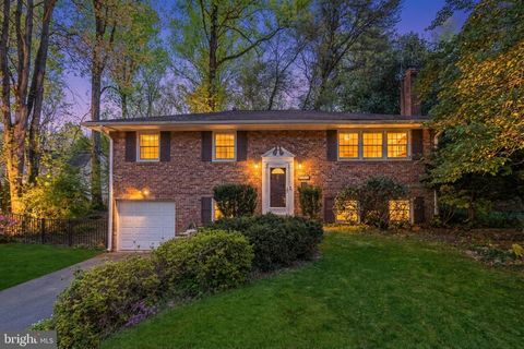 410 VICTORIA COURT NW VIENNA VA 22180