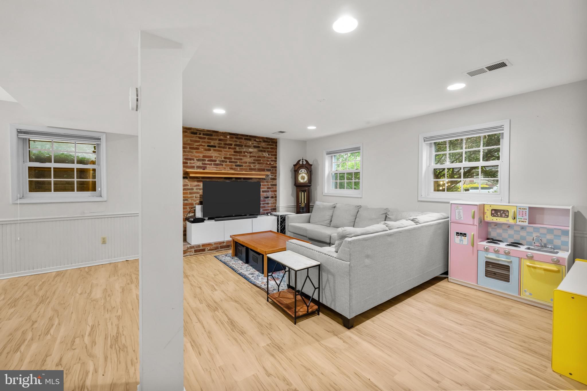 VICTORIA WOODS - Residential