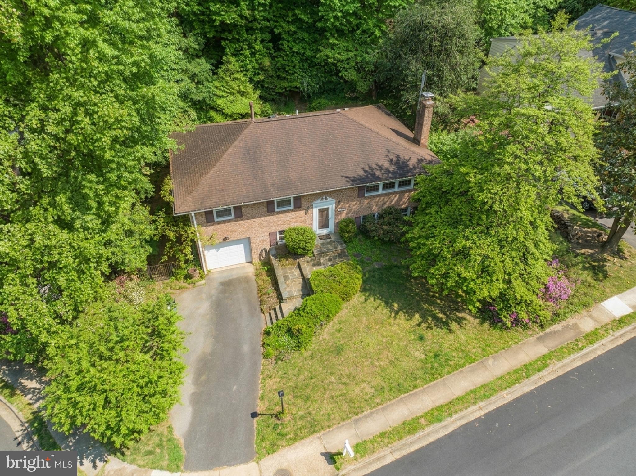 VICTORIA WOODS - Residential