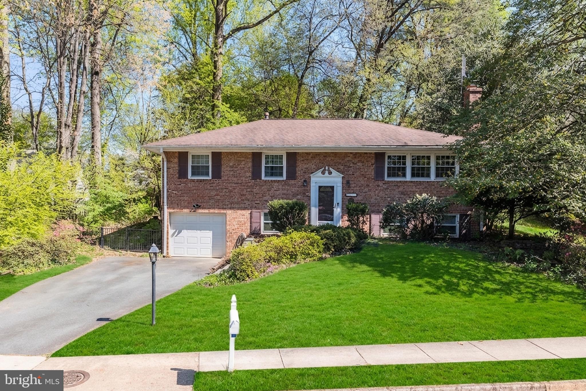 VICTORIA WOODS - Residential