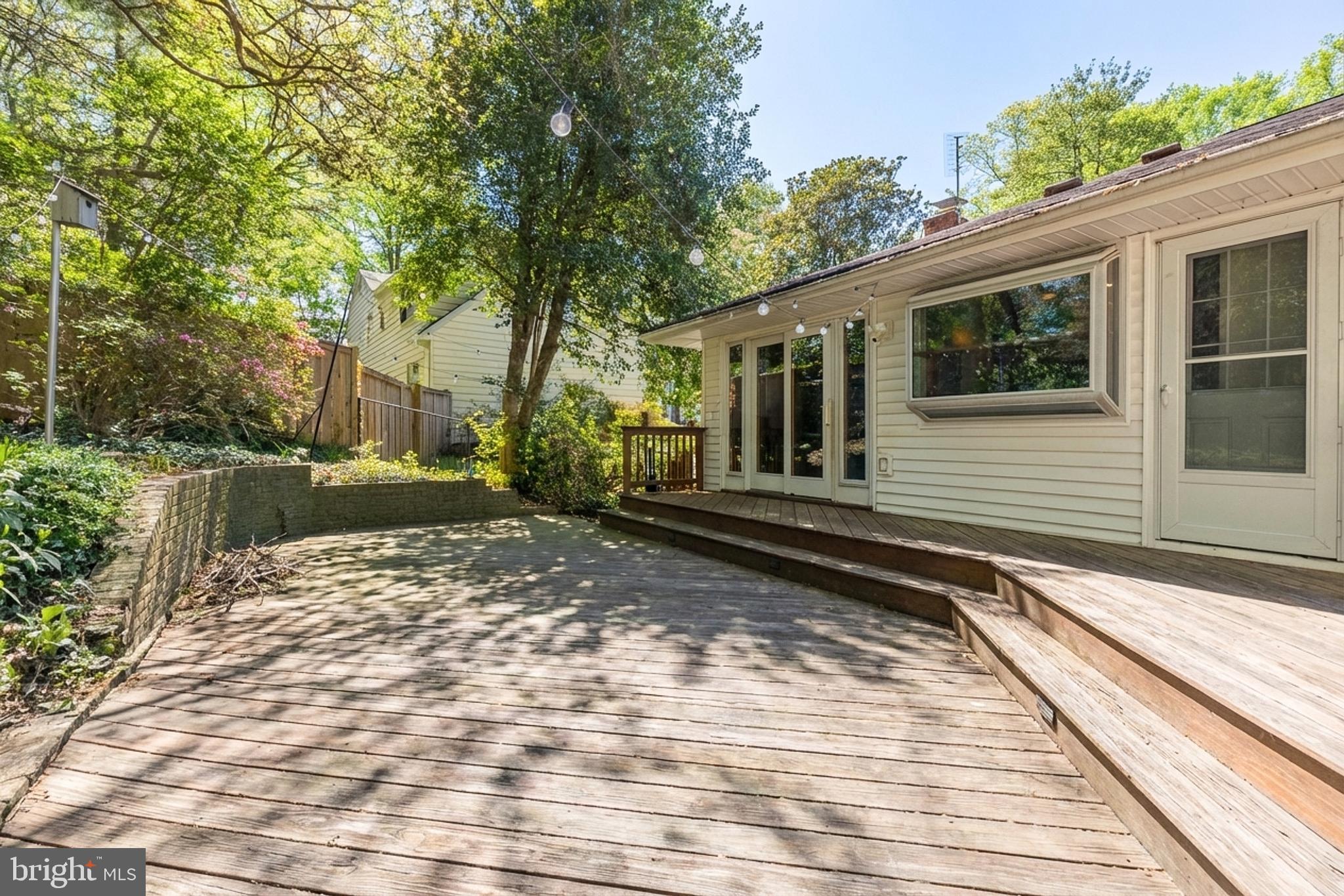 410 VICTORIA COURT NW