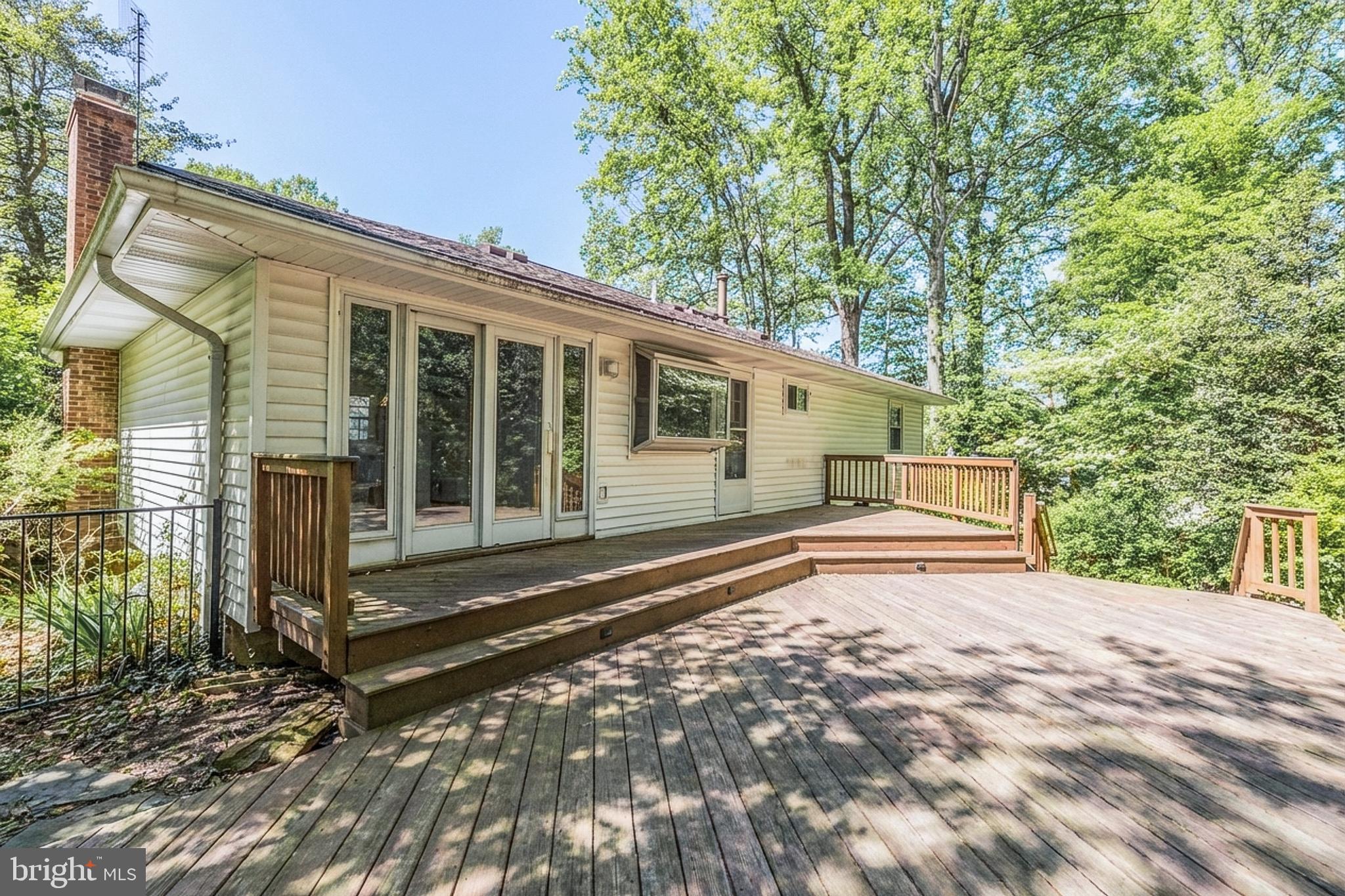 410 VICTORIA COURT NW