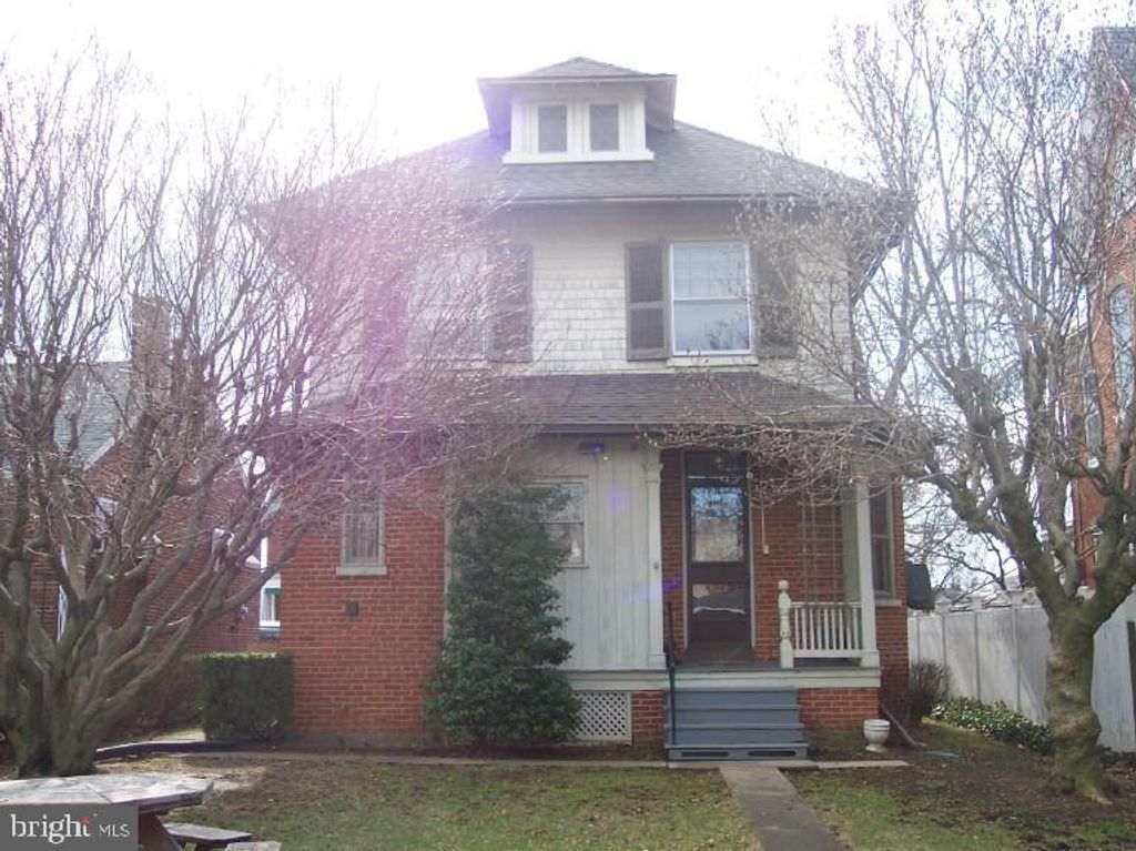 Photo of 807 Chestnut Street, Columbia, PA 17512 (MLS # PALA2046354)