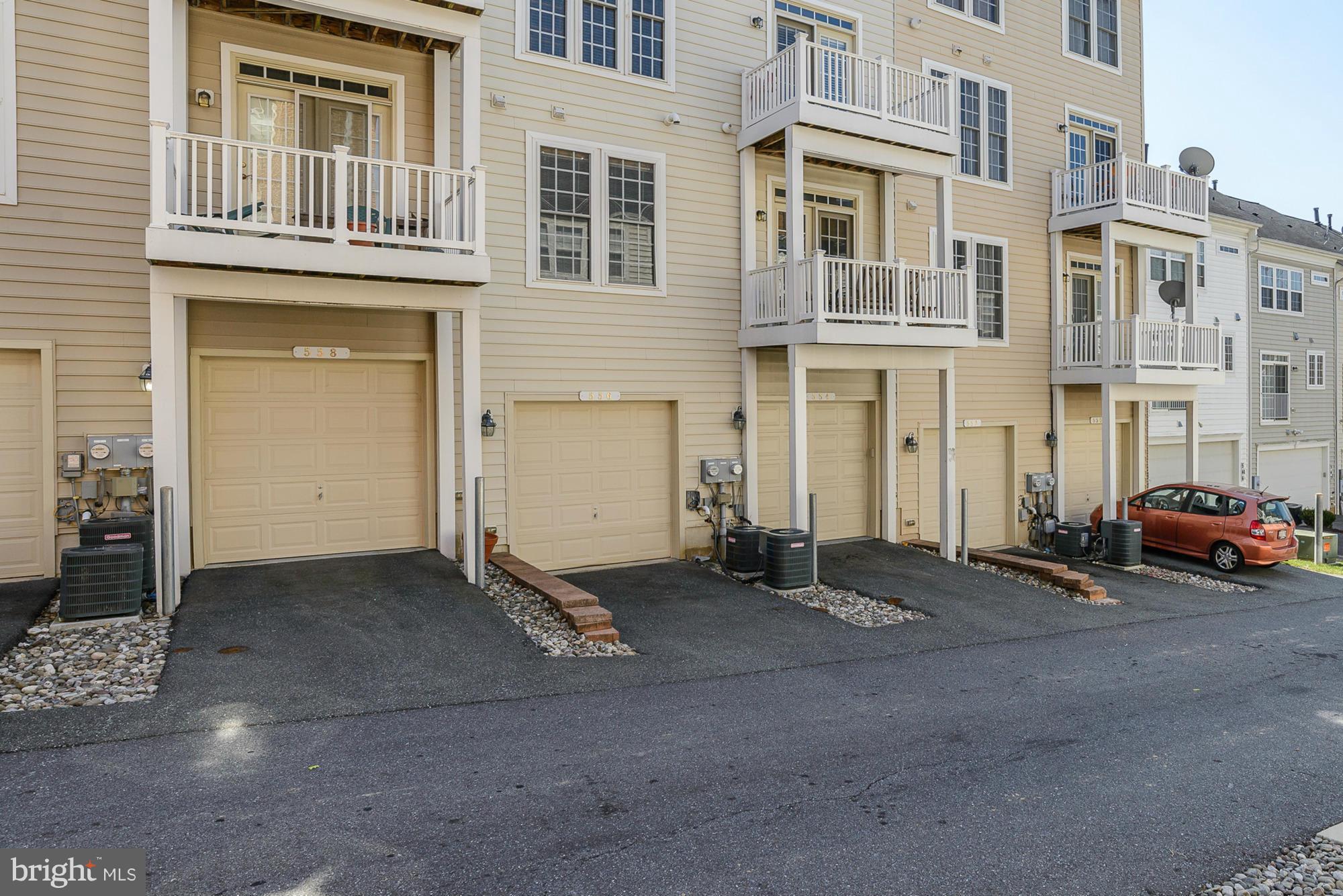 HIDDEN CREEK - Residential