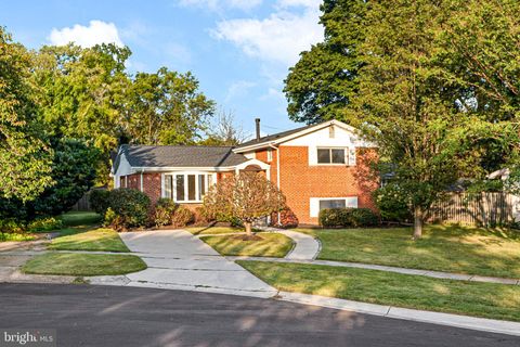 Photo of 3607 Sandy Court, KENSINGTON, MD 20895 (MLS # MDMC2202046)