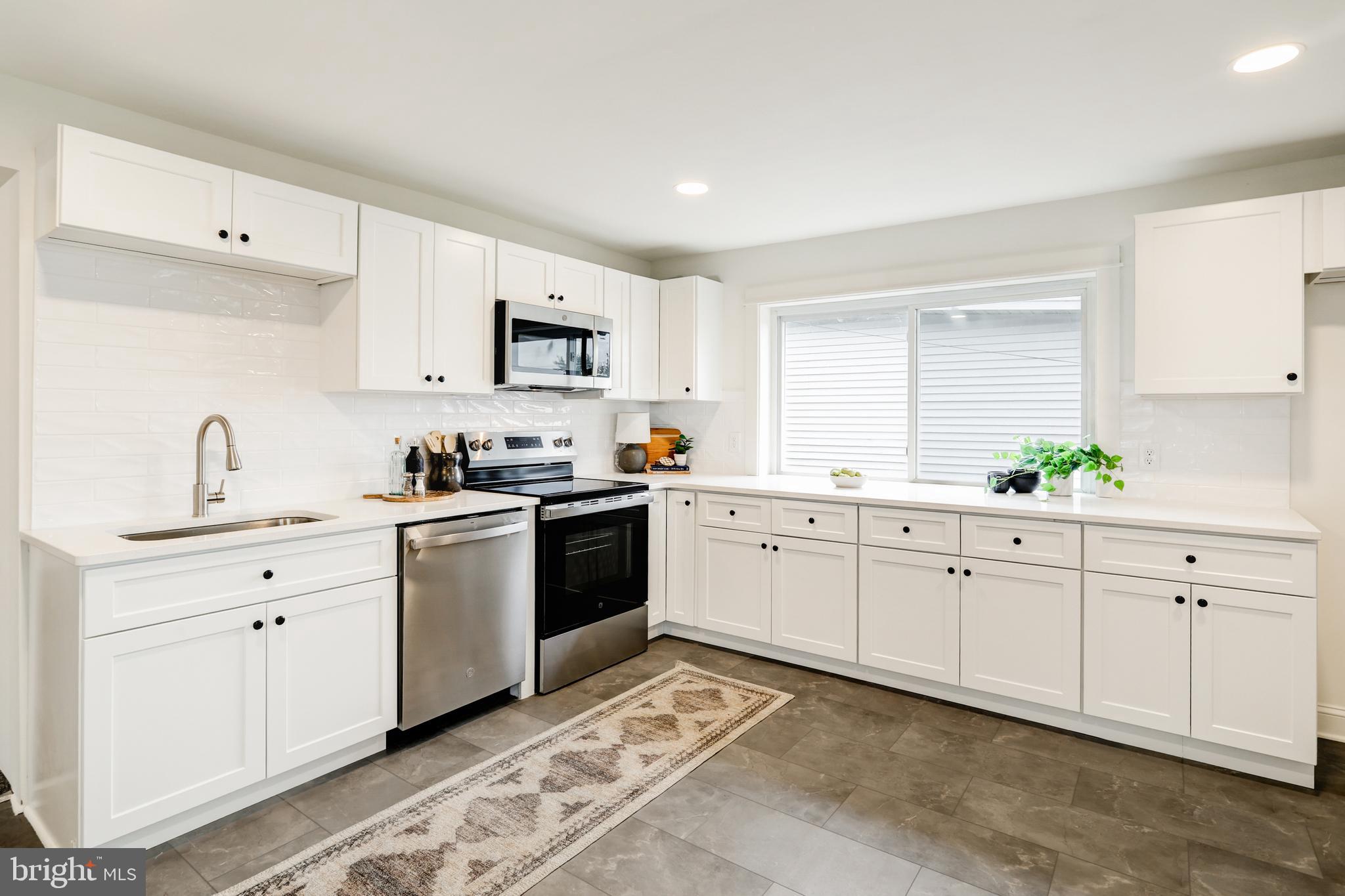 FAR HILLS FARM - Residential