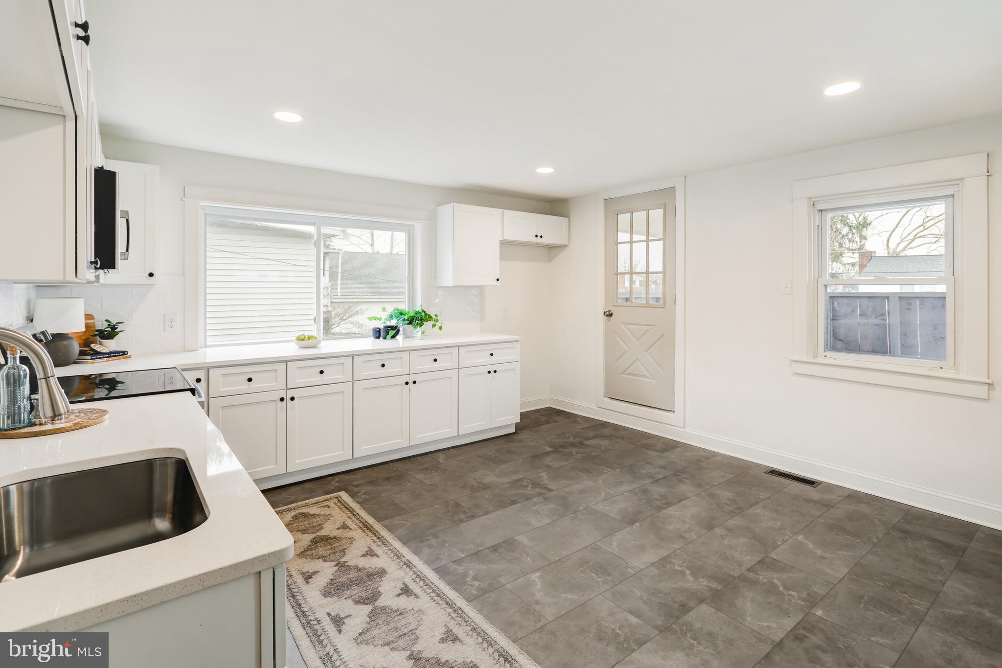 FAR HILLS FARM - Residential