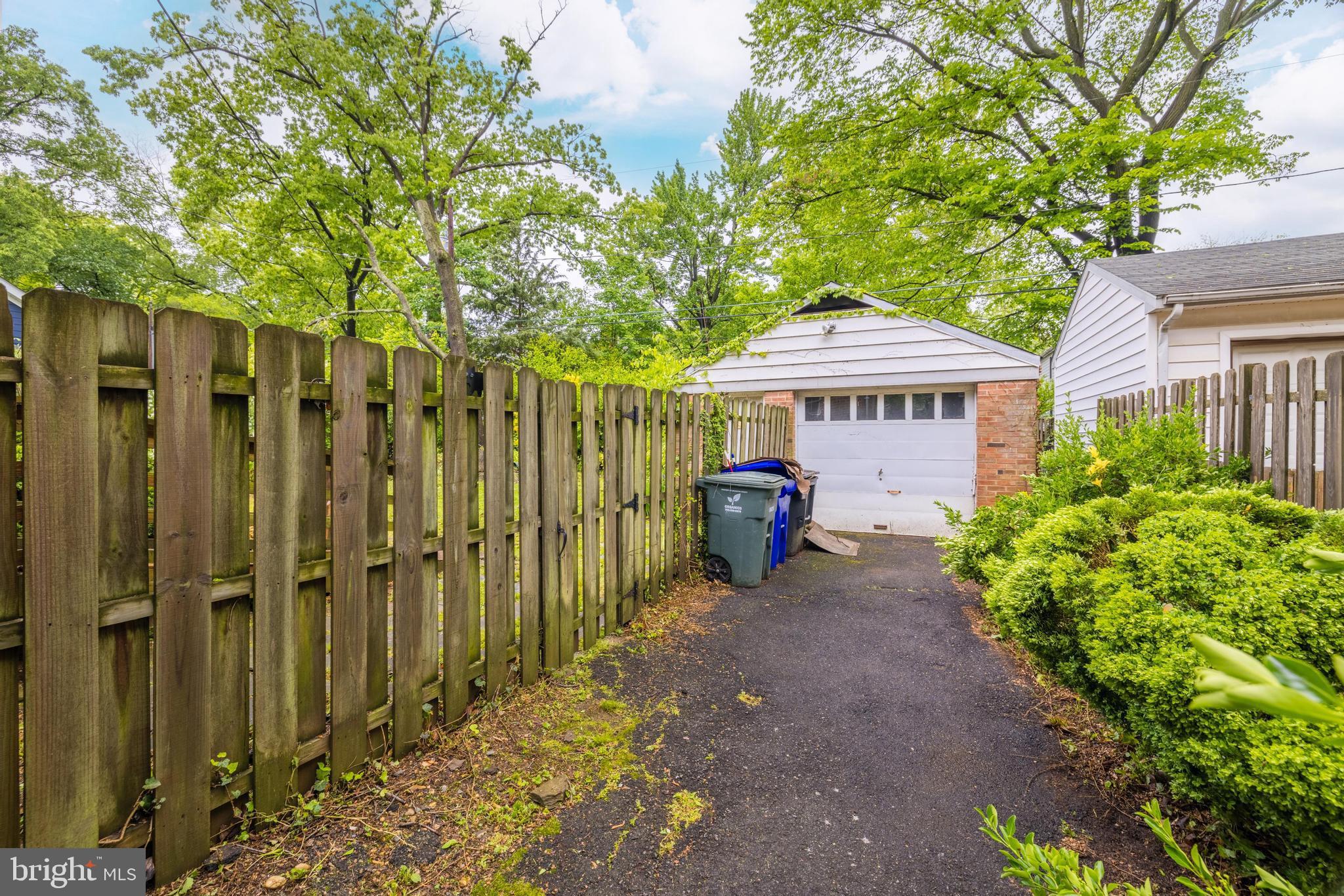 ARLINGTON FOREST - Residential