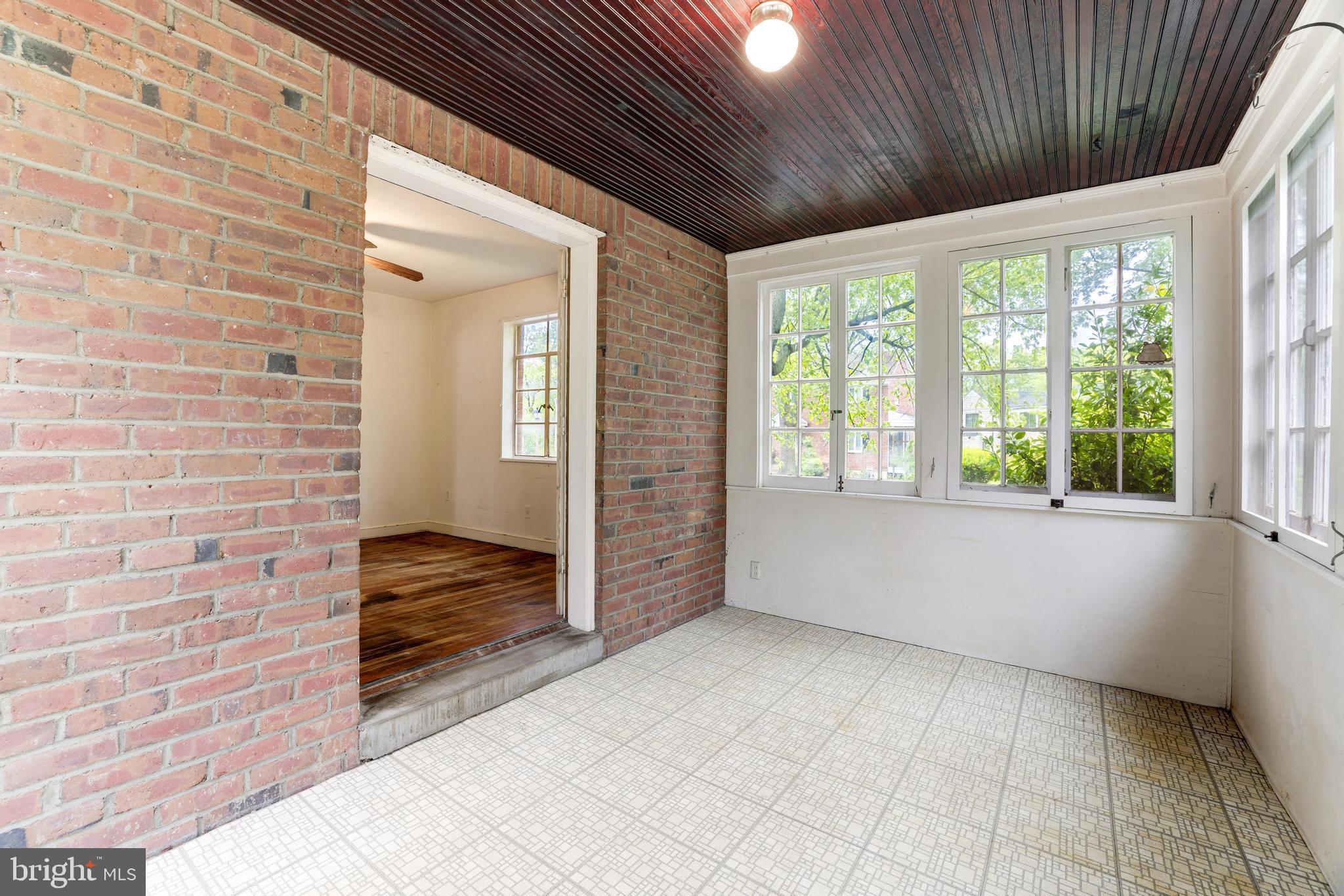 ARLINGTON FOREST - Residential