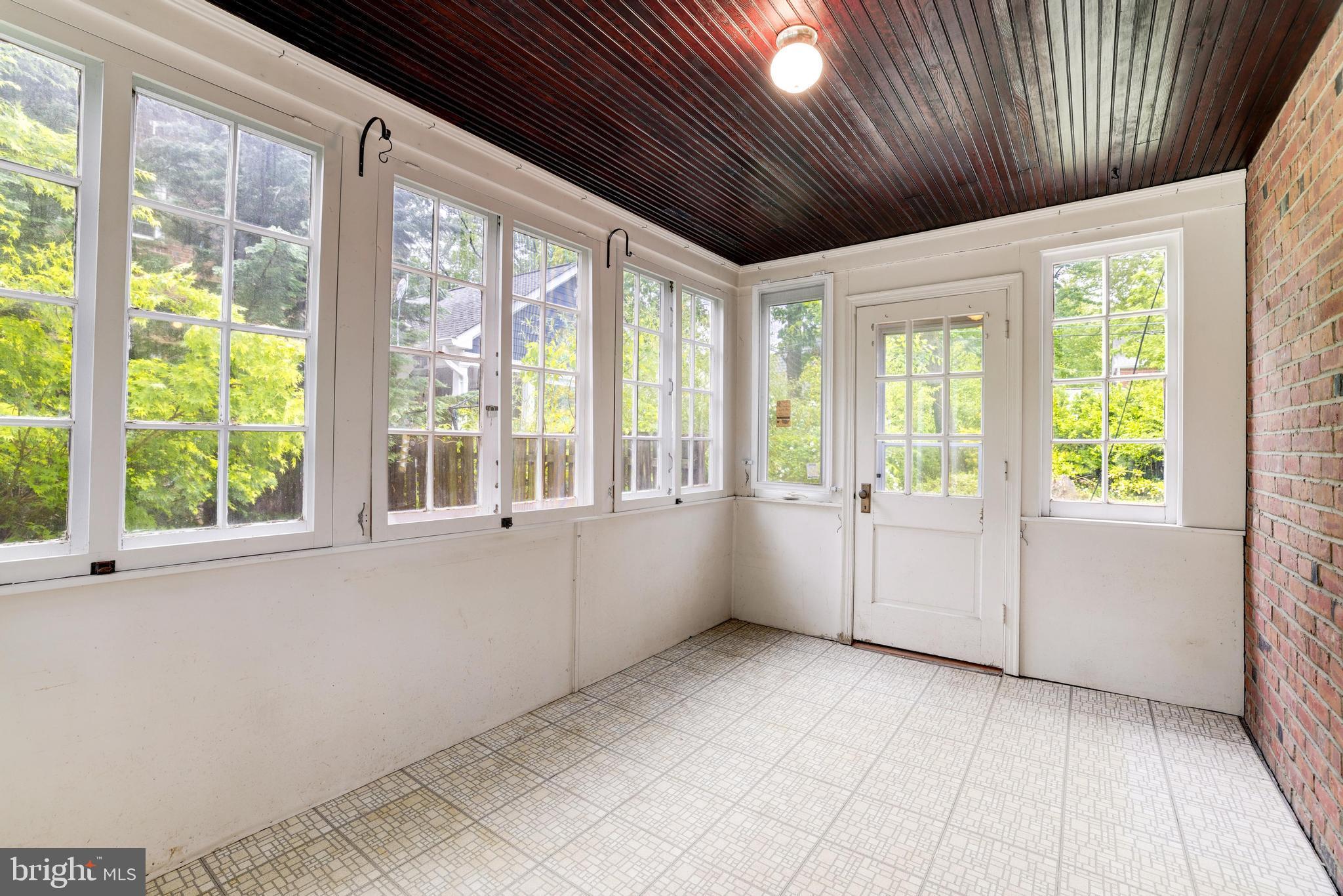 ARLINGTON FOREST - Residential