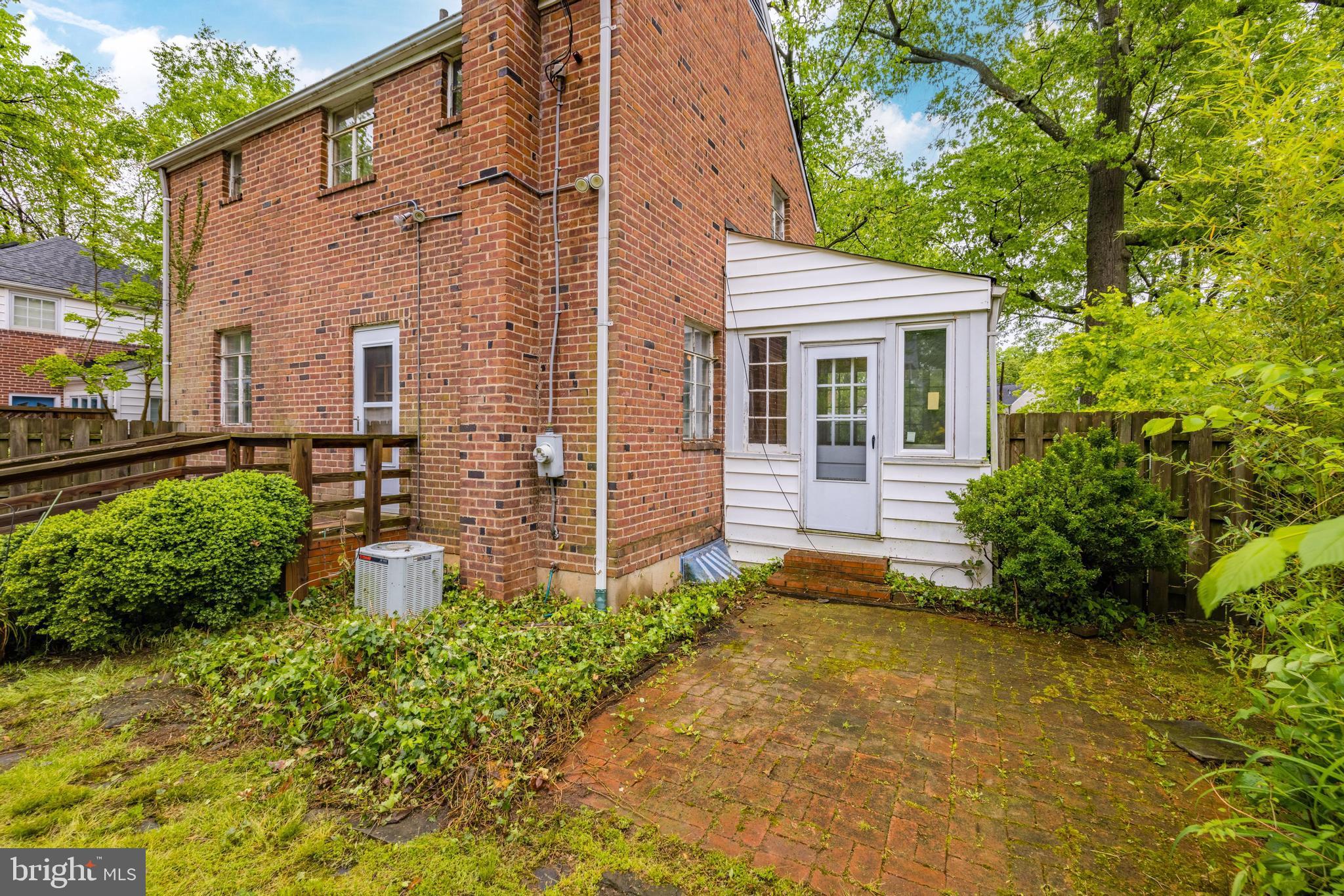 ARLINGTON FOREST - Residential