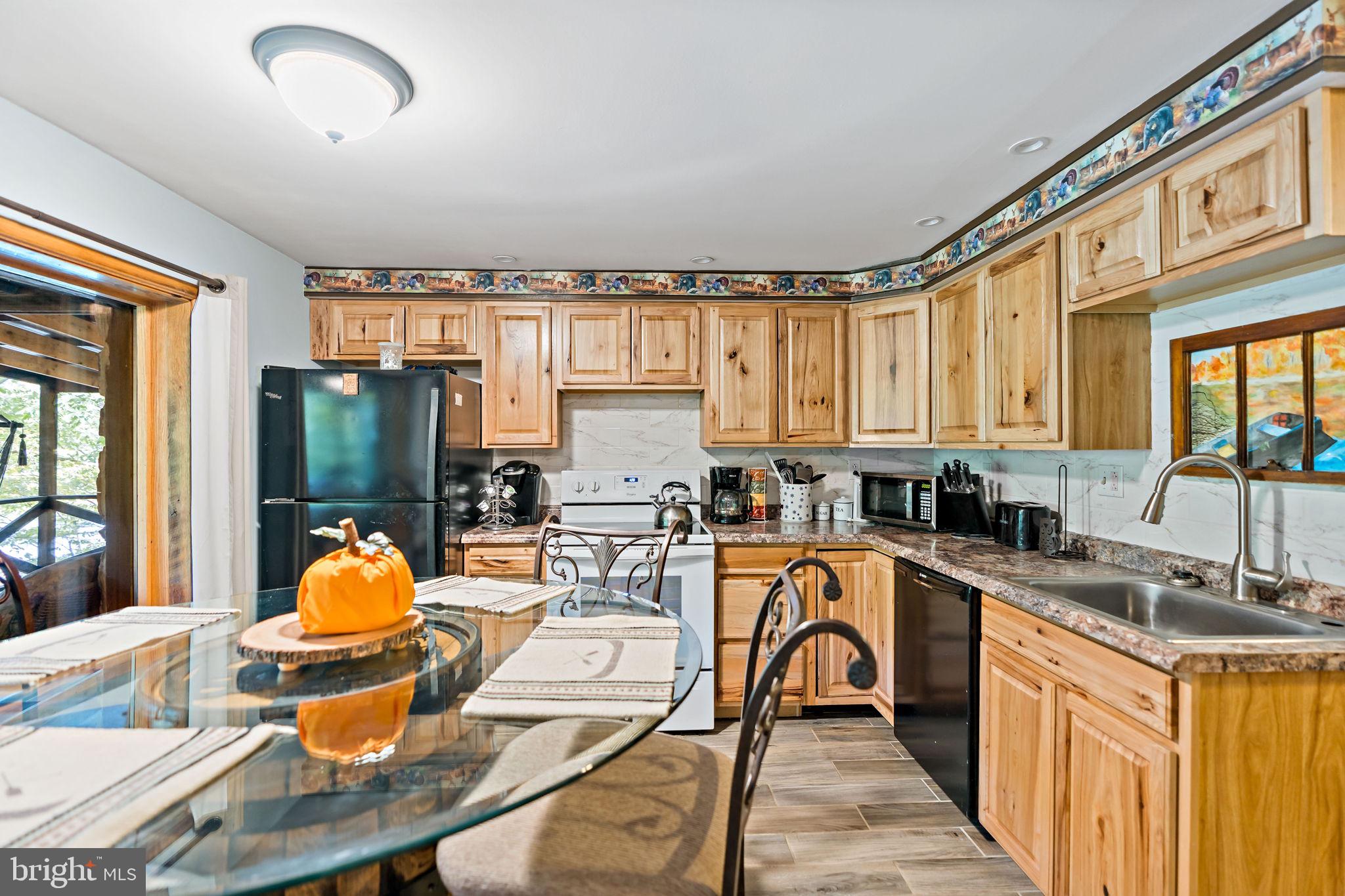 THUNDERBIRD HILLS - Residential