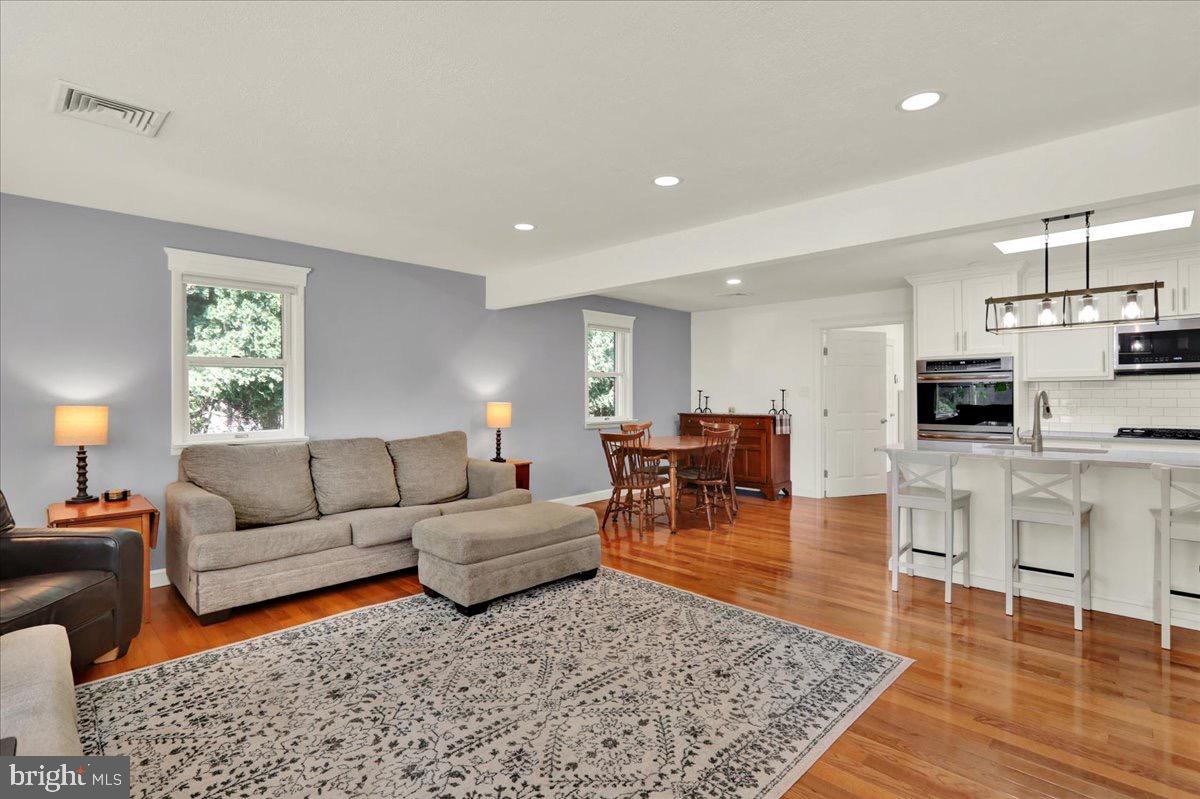 909 SOFIANOS LANE