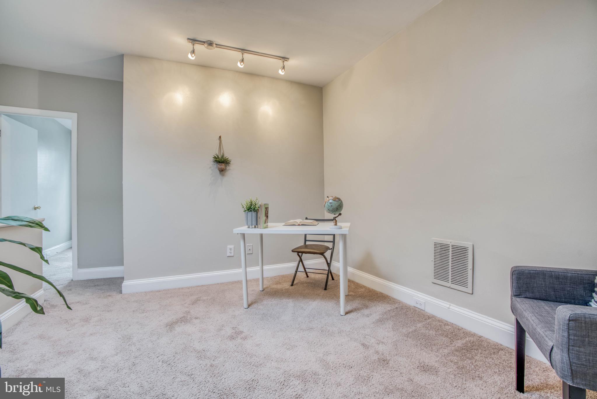 MEDFIELD - Residential