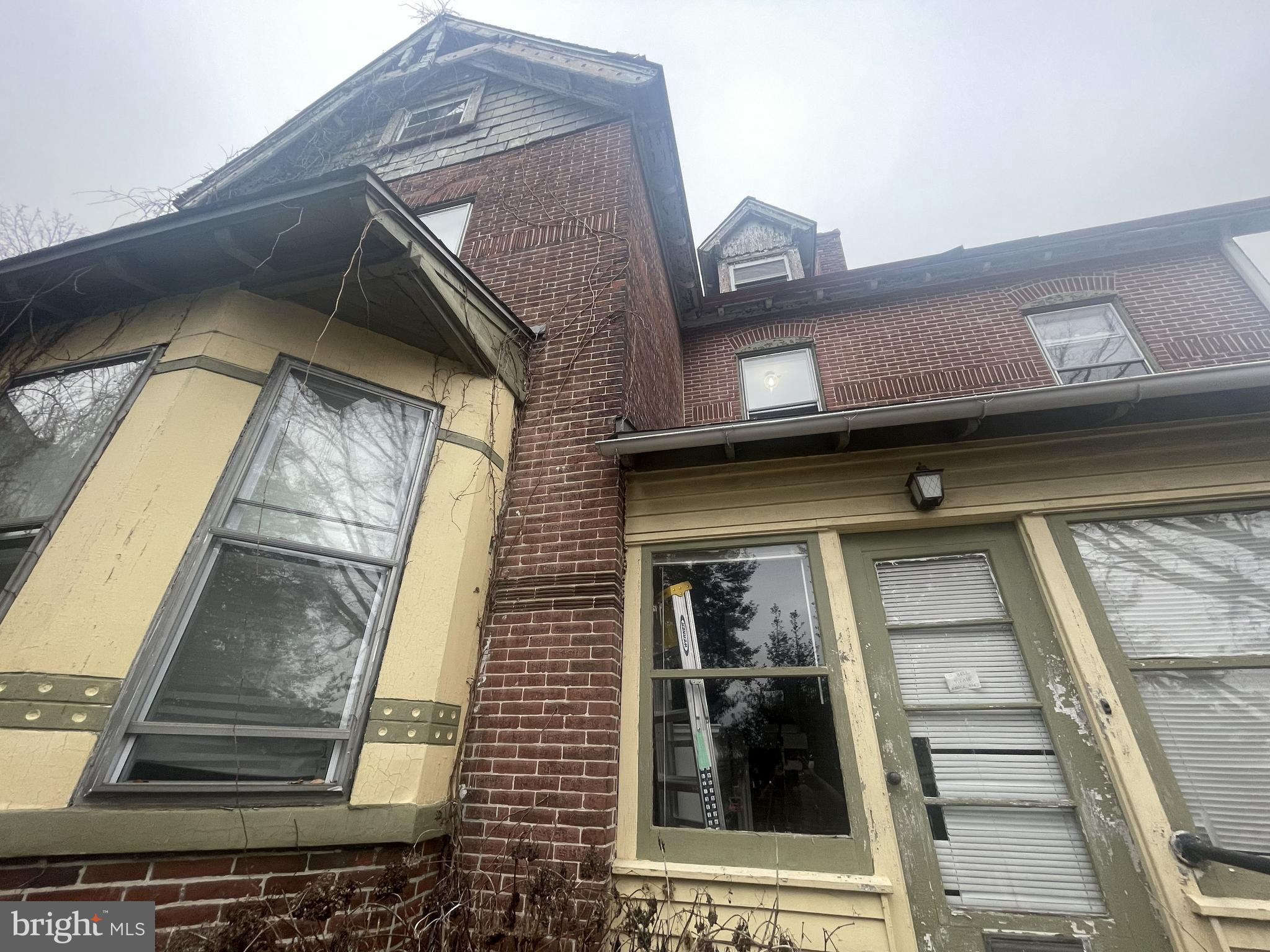 CLIFTON HEIGHTS - Residential