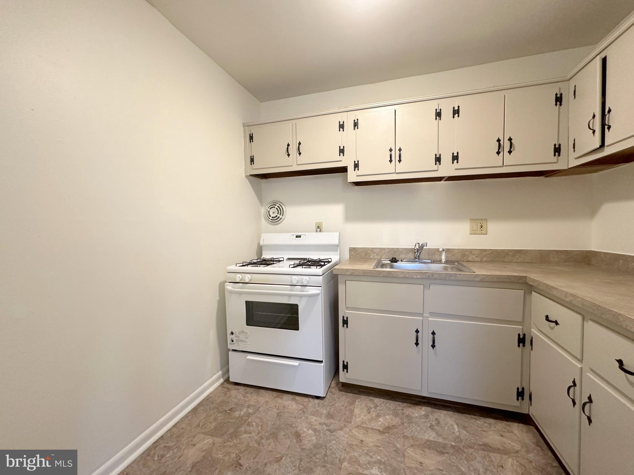 NORTHSIDE TOWNHOUSE APARTMENTS - Residential Lease